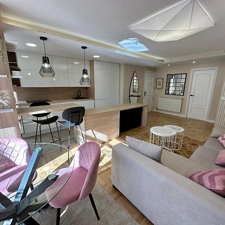A Un Paso De La Catedral Apartment Burgo Екстериор снимка